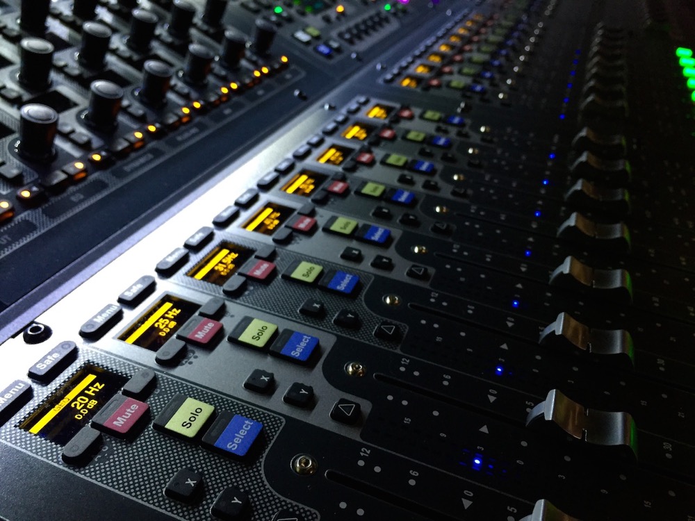 AVID VENUE S6L-32D CONTROL SURFACE