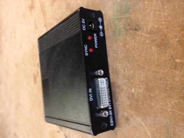 DVI > 2 x DVI SWITCHING BOX