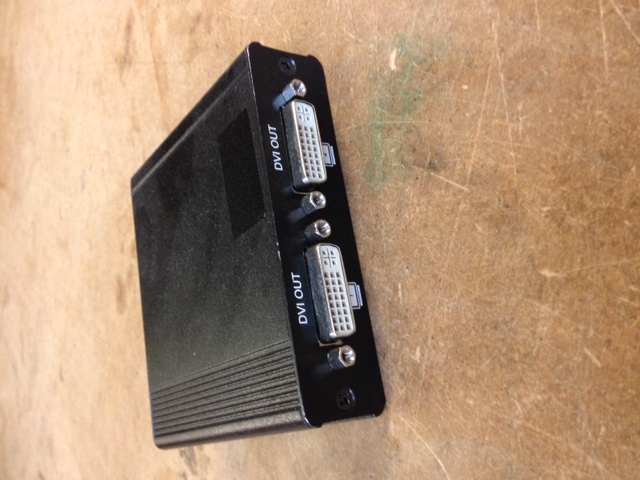 DVI > 2 x DVI SWITCHING BOX